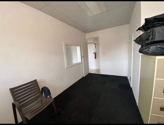 1,100M² WAREHOUSE FOR SALE IN NEWLANDS